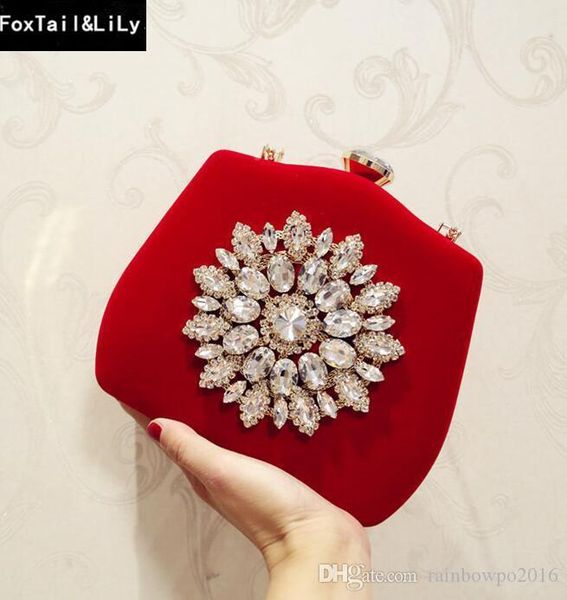 factory brand womens bag retro sunflower diamond dinner banquet fashion velvet ladies hand bag new velvet bride dinner chain ba
factory brand womens bag retro sunflower diamond dinner banquet fashion velvet ladies hand bag new velvet bride dinner chain ba