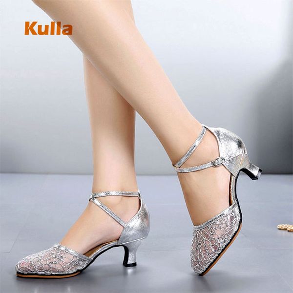 new arrival cut-outs latin tango dance shoes for woman girls ladies heeled 5.5 cm soft rubber sole ballroom salsa dancing shoes
new arrival cut-outs latin tango dance shoes for woman girls ladies heeled 5.5 cm soft rubber sole ballroom salsa dancing shoes