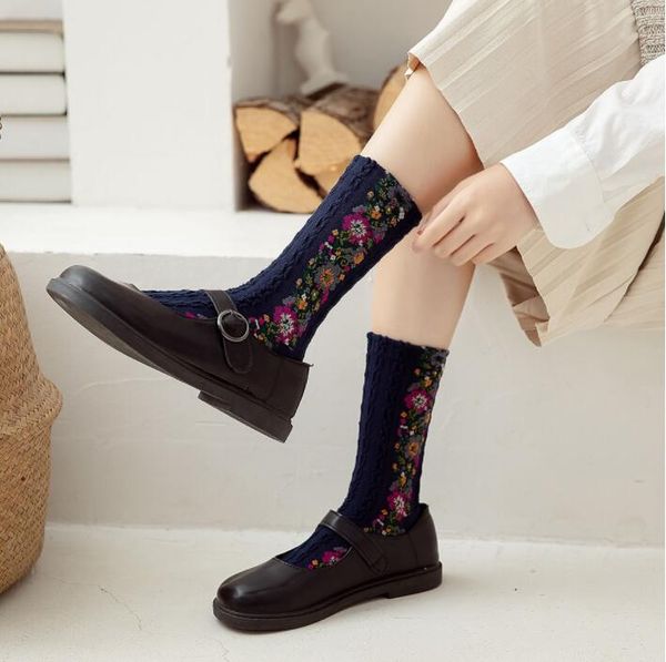 women socks in the tube autumn and winter models european and american national style flowers ladies socks new floral 194803, Black;white
women socks in the tube autumn and winter models european and american national style flowers ladies socks new floral 194803, Black;white