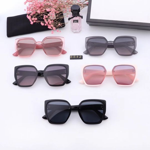 designer sunglasses 8842 ladies polarized sunglasses polaroid hd lenses tr-90 frames stylish, White;black
designer sunglasses 8842 ladies polarized sunglasses polaroid hd lenses tr-90 frames stylish, White;black
