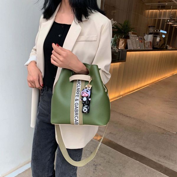 2020 new style modern and trendy/women messenger bag simple tote bucket bag
2020 new style modern and trendy/women messenger bag simple tote bucket bag