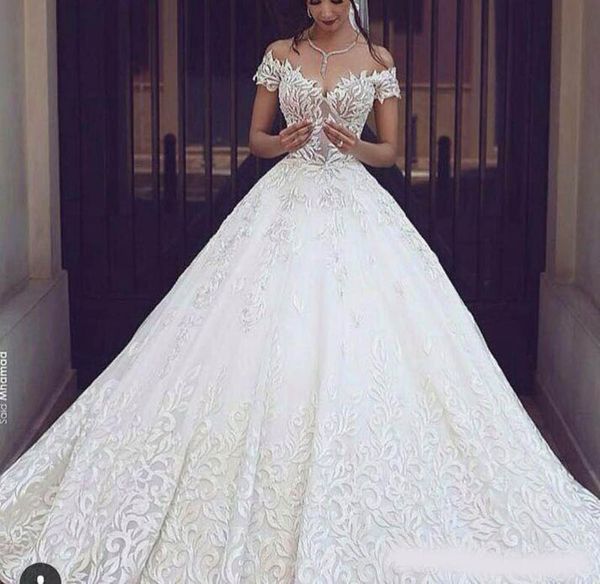 luxury ball gown wedding dresses full embroidery royal train white lace bridal gowns v neck short sleeves wedding gowns
luxury ball gown wedding dresses full embroidery royal train white lace bridal gowns v neck short sleeves wedding gowns