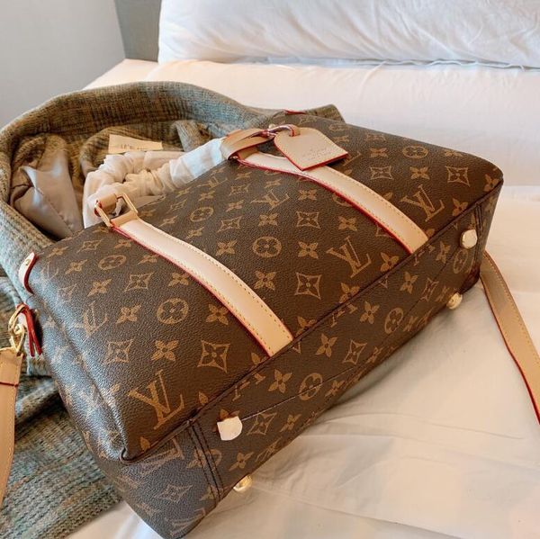 new french high-end brand ladies diagonal bag casual fashion leather business casual party travel womens calfskin handbags ing
new french high-end brand ladies diagonal bag casual fashion leather business casual party travel womens calfskin handbags ing