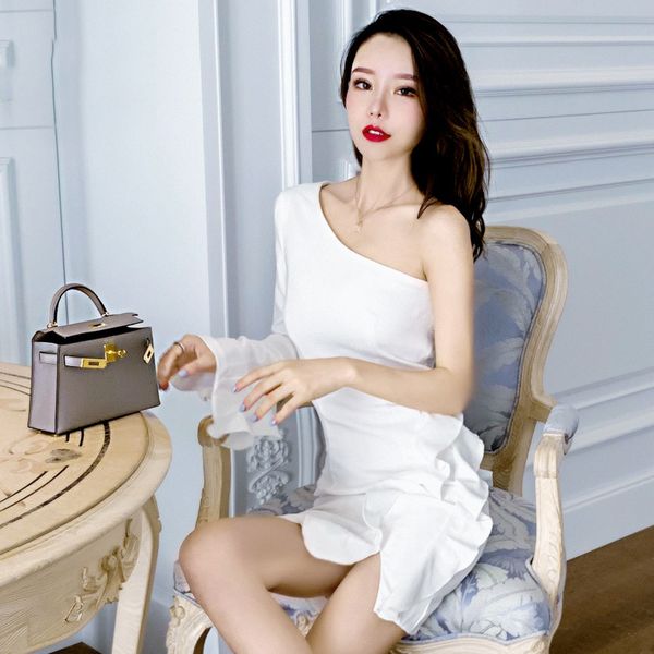 explosion models 2019 dress autumn birthday party dress female fashion women's bag hip short section was thin, White;black
explosion models 2019 dress autumn birthday party dress female fashion women's bag hip short section was thin, White;black