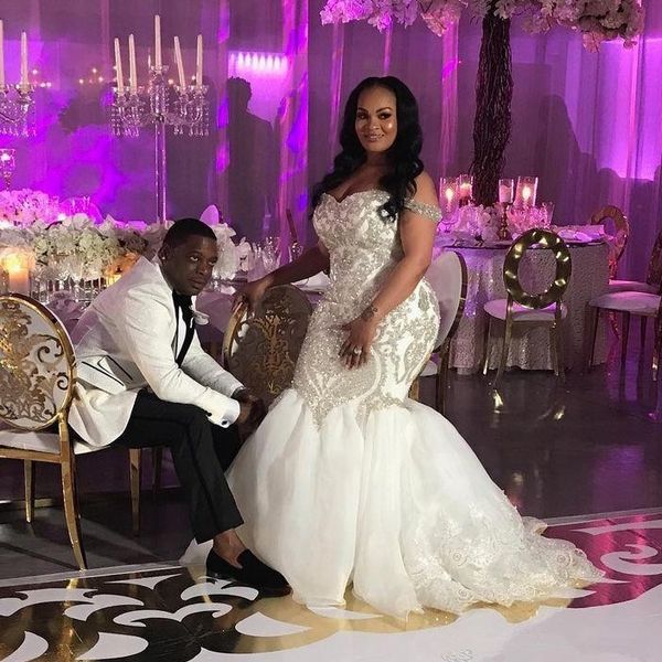 attractive mermaid plus size lace wedding dresses sleeveless beading off the shoulder neck bridal gowns sweep train vestidos de nnovia, White
attractive mermaid plus size lace wedding dresses sleeveless beading off the shoulder neck bridal gowns sweep train vestidos de nnovia, White