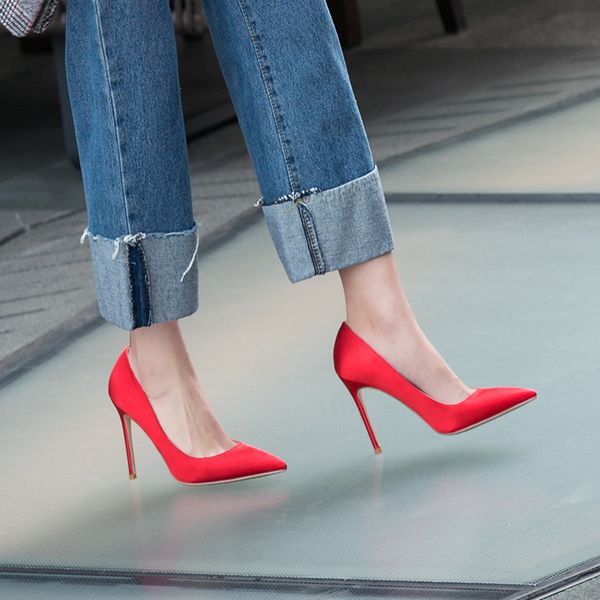 2019 autumn new shallow mouth single shoes fashion satin pointed stiletto heels solid color single shoes women, Black
2019 autumn new shallow mouth single shoes fashion satin pointed stiletto heels solid color single shoes women, Black