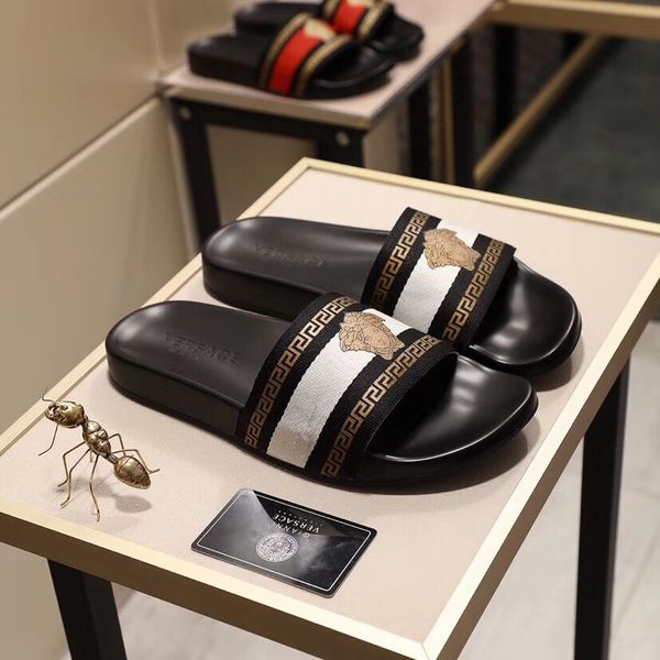 2020 popular designers design the most fashionable slippers and sandals for men and women, Black
2020 popular designers design the most fashionable slippers and sandals for men and women, Black