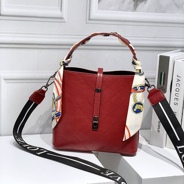 women's handbag 2019 new embroidered water barrel bag fashion single shoulder bag large capacity student slant
women's handbag 2019 new embroidered water barrel bag fashion single shoulder bag large capacity student slant