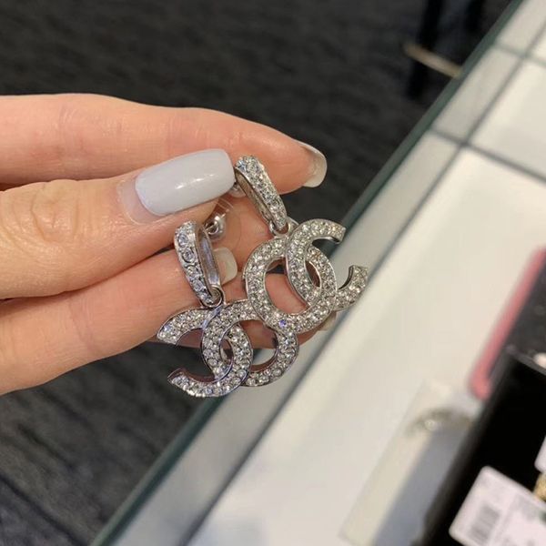c2239 2020 high-end design jewelry women's earrings crystal alphabet jewelry evening ball show earrings with accessories, Golden;silver
c2239 2020 high-end design jewelry women's earrings crystal alphabet jewelry evening ball show earrings with accessories, Golden;silver
