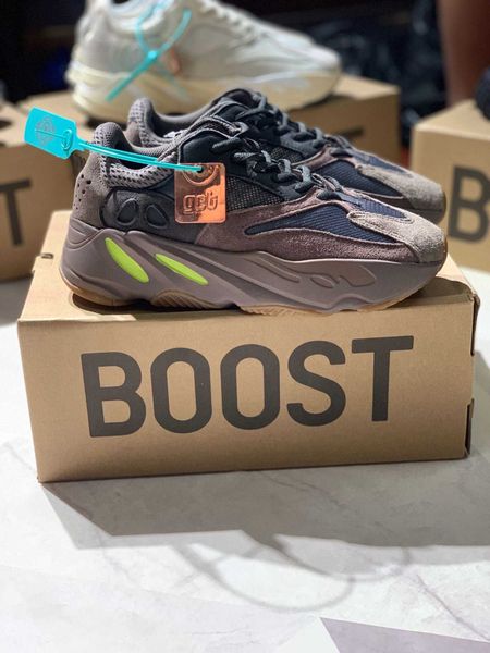 luxury women's men's v700 kanye jogging casual shoes outdoor sports basketball shoes triple platform men's shoes hospital blu, Black
luxury women's men's v700 kanye jogging casual shoes outdoor sports basketball shoes triple platform men's shoes hospital blu, Black