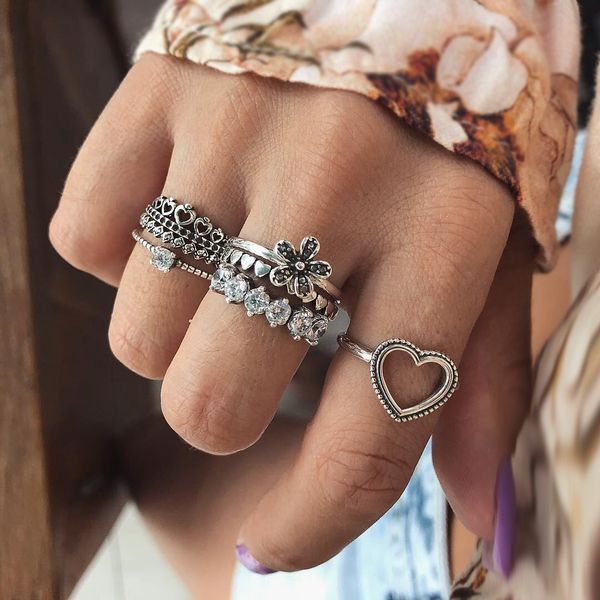 

2019 fashion new personality love flower inlaid zircon set ring 6 piece set combination joint ring dance party wild jewelry, Golden;silver