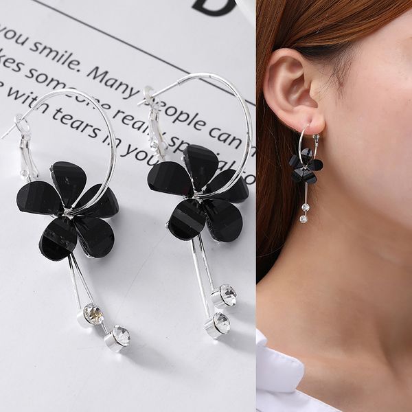new fashion joker black earring graceful acrylic tassel flower hoop earrings, Golden;silver
new fashion joker black earring graceful acrylic tassel flower hoop earrings, Golden;silver