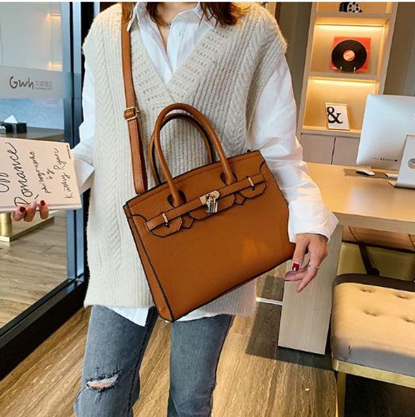 2019 new women's pack classic four seasons platinum gold package simple big bags oblique bagaaa35
2019 new women's pack classic four seasons platinum gold package simple big bags oblique bagaaa35