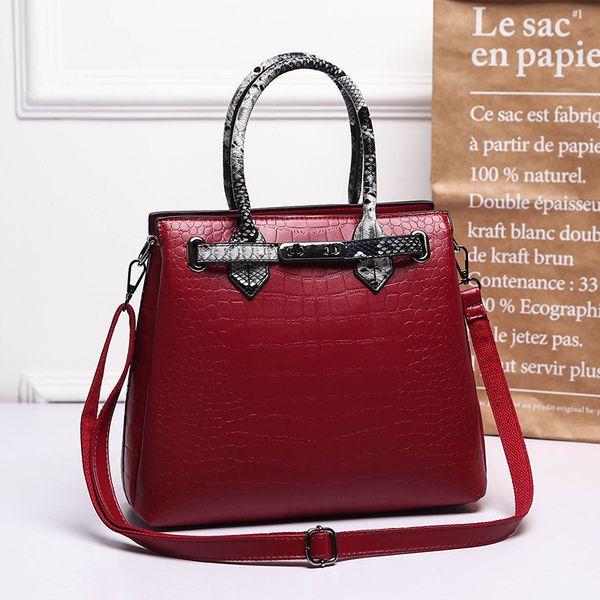 2020 new european and american fashion ladies shoulder bag portable messenger shoulder bag
2020 new european and american fashion ladies shoulder bag portable messenger shoulder bag