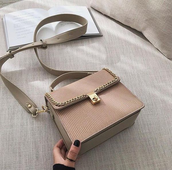factory wholesale brand women handbag street trend chain decoration portable shoulder bag exquisite embossed lizard pattern handbag elegant
factory wholesale brand women handbag street trend chain decoration portable shoulder bag exquisite embossed lizard pattern handbag elegant