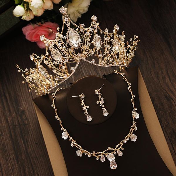 luxury bride crown headdress golden atmosphere wedding dress necklace earrings three-piece wedding accessories fine jewelry
luxury bride crown headdress golden atmosphere wedding dress necklace earrings three-piece wedding accessories fine jewelry