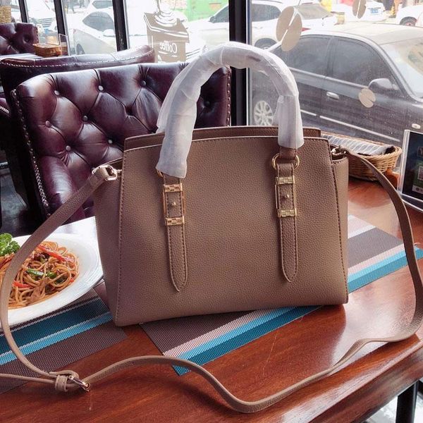 женская сумка crossbody рюкзак кошелька тенденции моды марка дизайнер high grade кожа металл многофункциональный zipper multi-color
женская сумка crossbody рюкзак кошелька тенденции моды марка дизайнер high grade кожа металл многофункциональный zipper multi-color