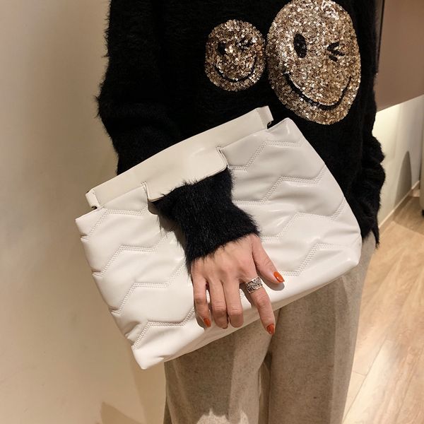 western style personality shoulder bag 2019 new wave of female korean wild texture messenger bag fashion handbag
western style personality shoulder bag 2019 new wave of female korean wild texture messenger bag fashion handbag