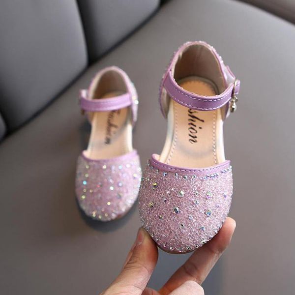 2020 girls sandals new fashion korean style sequin princess shoes sandals summer kids shoes anti-slip beach, Black;red
2020 girls sandals new fashion korean style sequin princess shoes sandals summer kids shoes anti-slip beach, Black;red