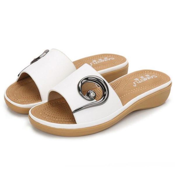 slippers 2021 summer women thick sole flat platform shoes fashion metal decoration flip flops beach xx220, Black
slippers 2021 summer women thick sole flat platform shoes fashion metal decoration flip flops beach xx220, Black