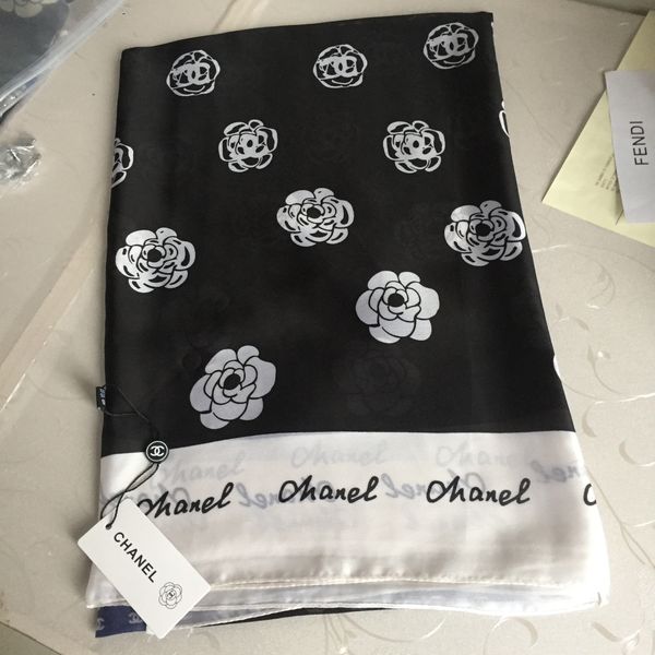 Designer silk scarf spring/summer fashion women's scarf soft thin chiffon shawl brand printed decorative silk scarf 
Designer silk scarf spring/summer fashion women's scarf soft thin chiffon shawl brand printed decorative silk scarf