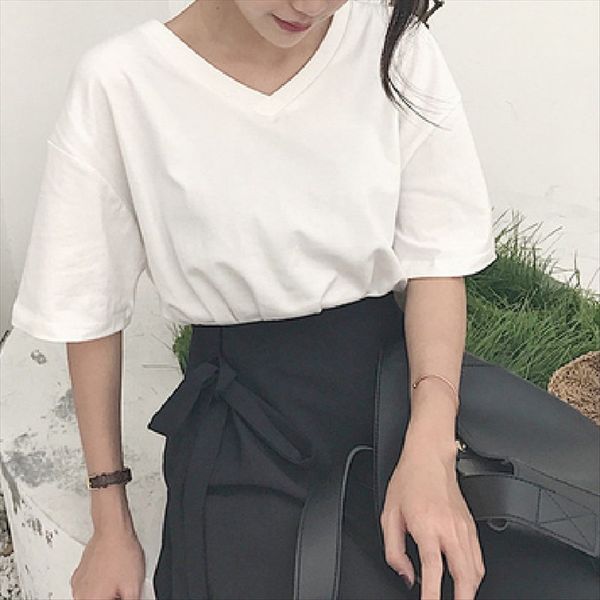 2019 women's pure color short-sleeved t-shirt female students simple hipster v-neck fashion headdress headdress, White
2019 women's pure color short-sleeved t-shirt female students simple hipster v-neck fashion headdress headdress, White