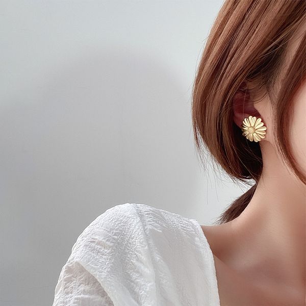 korean lovely little flower stud earrings vintage gold color metal daisy statement earrings party jewelry accessories for woman, Golden;silver
korean lovely little flower stud earrings vintage gold color metal daisy statement earrings party jewelry accessories for woman, Golden;silver