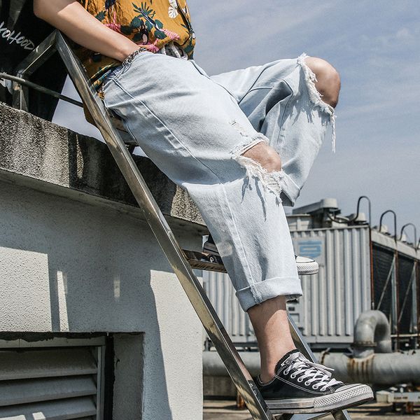 2019 new fashion wild nine point jeans trend broken hole denim pants korean handsome student jeans, Blue
2019 new fashion wild nine point jeans trend broken hole denim pants korean handsome student jeans, Blue