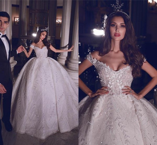 роскошные off shouder кристалл бисера бальное платье свадебное платье vintage lace аппликация princess plus размер дубай свадебное платье, White
роскошные off shouder кристалл бисера бальное платье свадебное платье vintage lace аппликация princess plus размер дубай свадебное платье, White