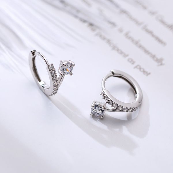 v-type zircon earrings s925 through-body pure silver delicate temperament with drilled earrings and tremella hoop, Golden;silver
v-type zircon earrings s925 through-body pure silver delicate temperament with drilled earrings and tremella hoop, Golden;silver