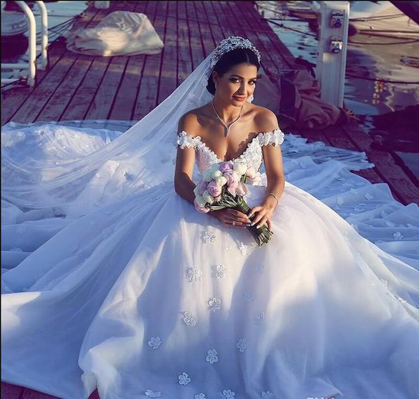 2019 new elegant off the shoulder backless lace a line wedding dresses saudi arabic 3d lace floral court train wedding bridal gowns, White
2019 new elegant off the shoulder backless lace a line wedding dresses saudi arabic 3d lace floral court train wedding bridal gowns, White