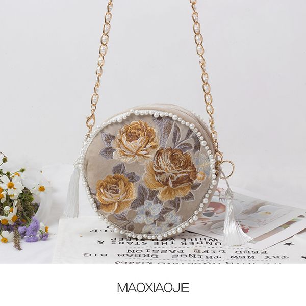 angelatracy 2020 нового прибытие вышивки цветочной cheongsam pearl vintage кисточка цепь hanfu бежевых круговая сумка сумка
angelatracy 2020 нового прибытие вышивки цветочной cheongsam pearl vintage кисточка цепь hanfu бежевых круговая сумка сумка