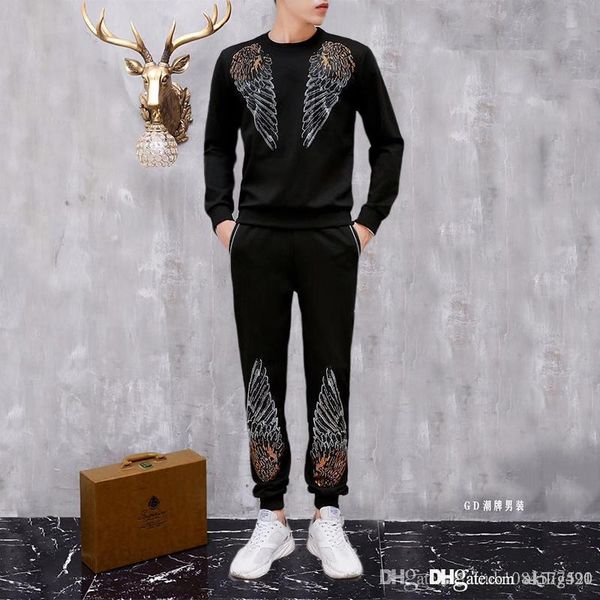 19ss autumn and winter personality heavy industry rhinestone zipper wings long-sleeved slim sweater trend show suit male two-piece suit, Gray
19ss autumn and winter personality heavy industry rhinestone zipper wings long-sleeved slim sweater trend show suit male two-piece suit, Gray