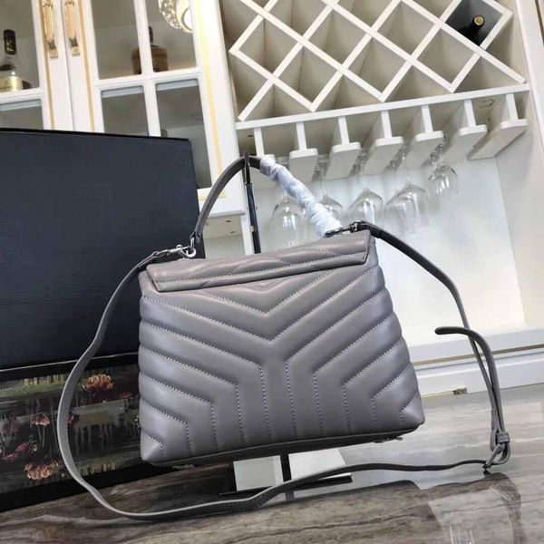 2019 fashion flap bag lambskin shoulder bag designer handbags guneine leather style strap crossbody small purse bag 26cm
2019 fashion flap bag lambskin shoulder bag designer handbags guneine leather style strap crossbody small purse bag 26cm