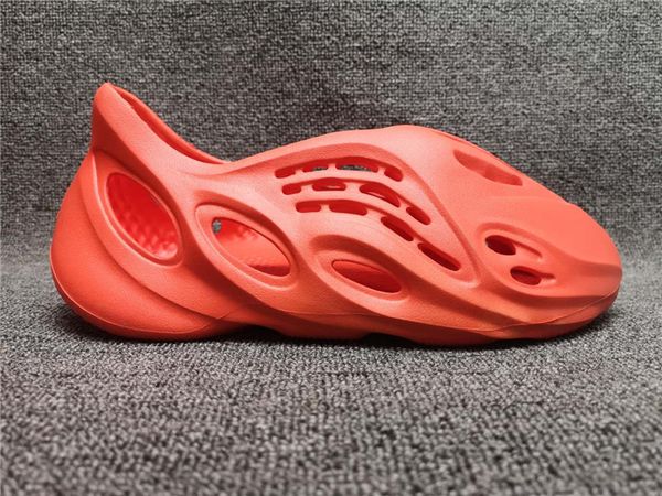 2020 foam runner kanye west clog sandal triple beige red black white moonlight fashion slipper men taine
2020 foam runner kanye west clog sandal triple beige red black white moonlight fashion slipper men taine