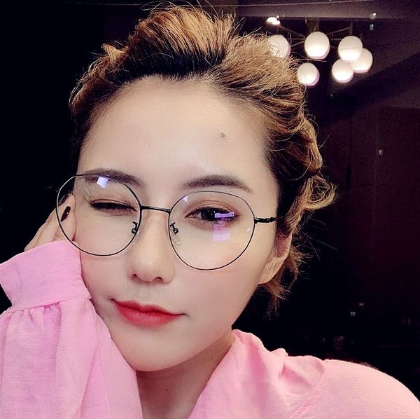 2019 tiktok round wo metal fashion plain 2019 tiktok round frame frame women's metal men's fashion plain glasses glasses, Silver
2019 tiktok round wo metal fashion plain 2019 tiktok round frame frame women's metal men's fashion plain glasses glasses, Silver