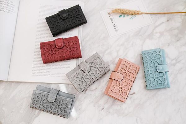 dhl50pcs hollow out wallet women pu floral shaped short foldable hasp change wallet mix color, Red;black
dhl50pcs hollow out wallet women pu floral shaped short foldable hasp change wallet mix color, Red;black