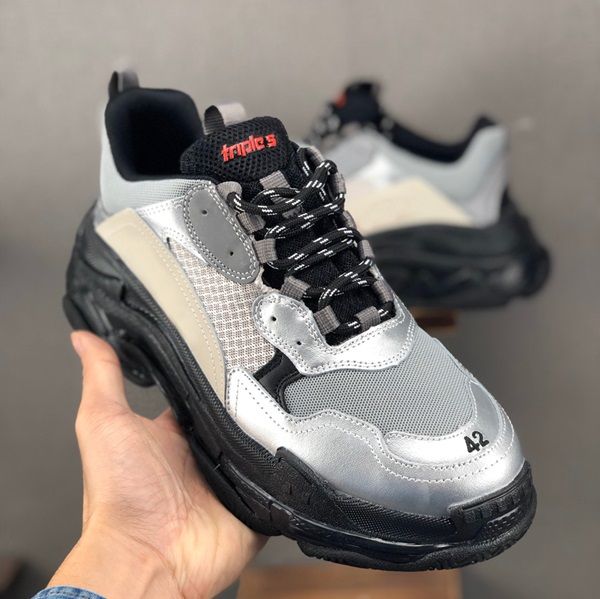 2020 new pairs 17fw triple s silver black white crystal bottom casual shoes sports sneakers mens womens old dad designer des chaussures
2020 new pairs 17fw triple s silver black white crystal bottom casual shoes sports sneakers mens womens old dad designer des chaussures