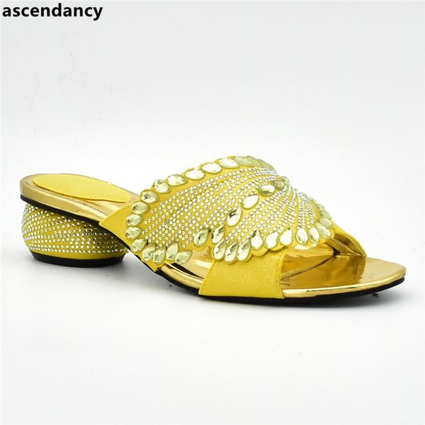 latest wedding dress 2019 nigerian women wedding shoes decorated with rhinestone slip on elegant women party pumps female shoes, Black
latest wedding dress 2019 nigerian women wedding shoes decorated with rhinestone slip on elegant women party pumps female shoes, Black