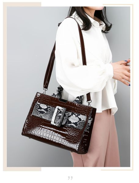 new ladies handbag color matching shoulder messenger bag europe and the united states fashion patent leather crocodile pattern female bag tw
new ladies handbag color matching shoulder messenger bag europe and the united states fashion patent leather crocodile pattern female bag tw