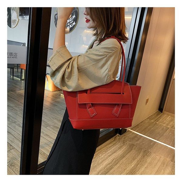 the latest fashion popular european and american style hand bag shoulder bag
the latest fashion popular european and american style hand bag shoulder bag
