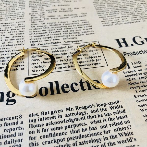 2020 fashion irregular large round double sided clip pearl hoop earrings for women gold hoop earrings, Golden;silver
2020 fashion irregular large round double sided clip pearl hoop earrings for women gold hoop earrings, Golden;silver