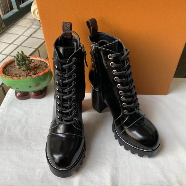 2019 new classic toe rivet design ladies' short boots fashion personality ladies leather boots size 35-42, Black
2019 new classic toe rivet design ladies' short boots fashion personality ladies leather boots size 35-42, Black
