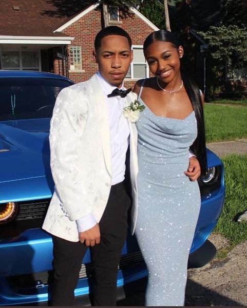 black girls silver sheath prom dresses spaghetti straps sequined backless dresses evening wear vestidos de fiesta 
black girls silver sheath prom dresses spaghetti straps sequined backless dresses evening wear vestidos de fiesta