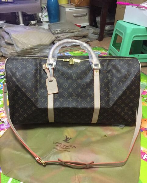 Brand de igner luggage handbag large capacity port bag new fa hion men women travel bag duffle bag 62cm with tag lock
Brand de igner luggage handbag large capacity port bag new fa hion men women travel bag duffle bag 62cm with tag lock