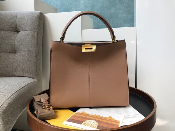 classic lady's handbag 7a high-end custom quality large capacity handbag fashion style gold metal accessories with long shoulder strap
classic lady's handbag 7a high-end custom quality large capacity handbag fashion style gold metal accessories with long shoulder strap