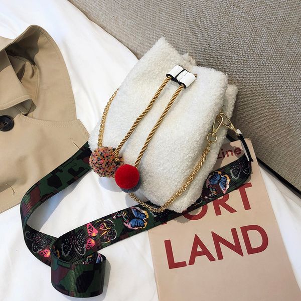 western style shoulder bag female autumn and winter 2019 new wide shoulder strap messenger bag fashion fur ball bucket
western style shoulder bag female autumn and winter 2019 new wide shoulder strap messenger bag fashion fur ball bucket
