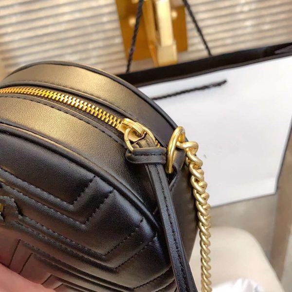 the new 2020 ladies bucket bags woman heart-shaped small circular chain one shoulder his genuine leather handbag purses luxury handbag
the new 2020 ladies bucket bags woman heart-shaped small circular chain one shoulder his genuine leather handbag purses luxury handbag