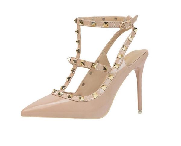 2019 luxury fashion jewelry designer women contracted club high heel with shallow mouth pointed rivet hollow out women's shoes, Black
2019 luxury fashion jewelry designer women contracted club high heel with shallow mouth pointed rivet hollow out women's shoes, Black