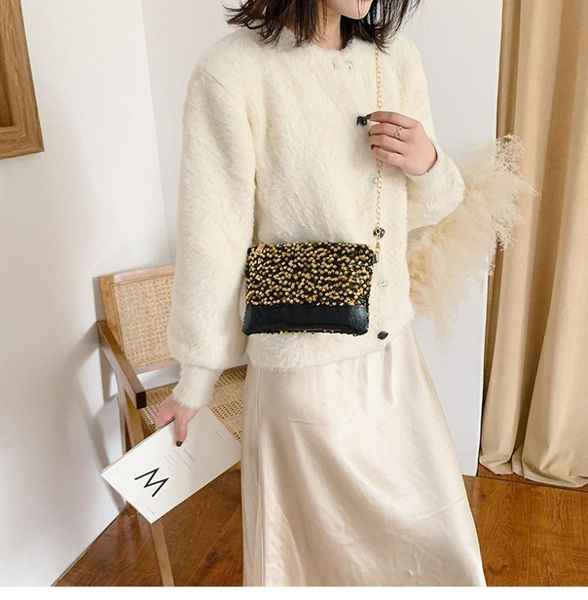 2020 new women's shoulder bag korean version of the sequined envelope bag stitching fashion casual diagonal lady
2020 new women's shoulder bag korean version of the sequined envelope bag stitching fashion casual diagonal lady